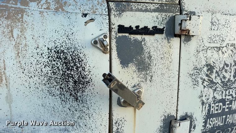 image for item DW6643 1990 Ford L9000 dump truck