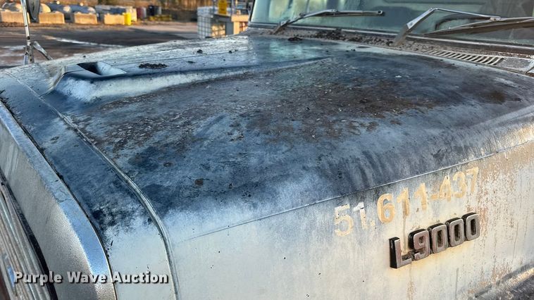 image for item DW6643 1990 Ford L9000 dump truck