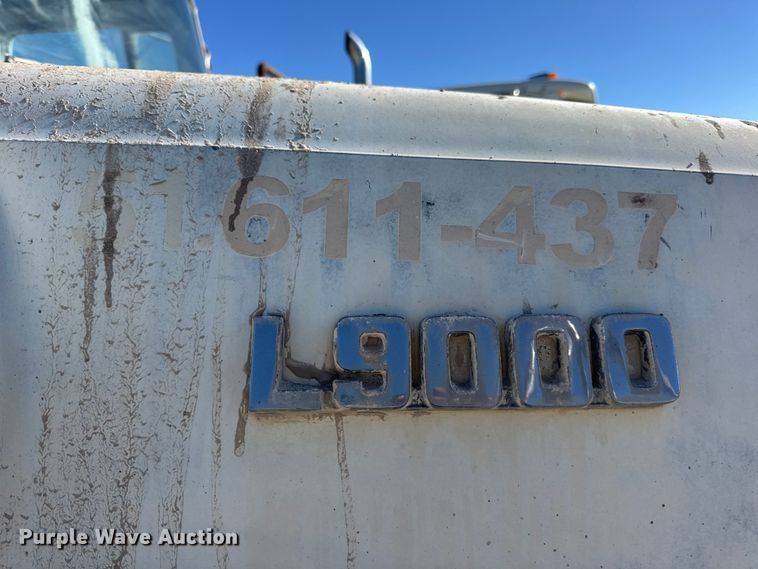 image for item DW6643 1990 Ford L9000 dump truck