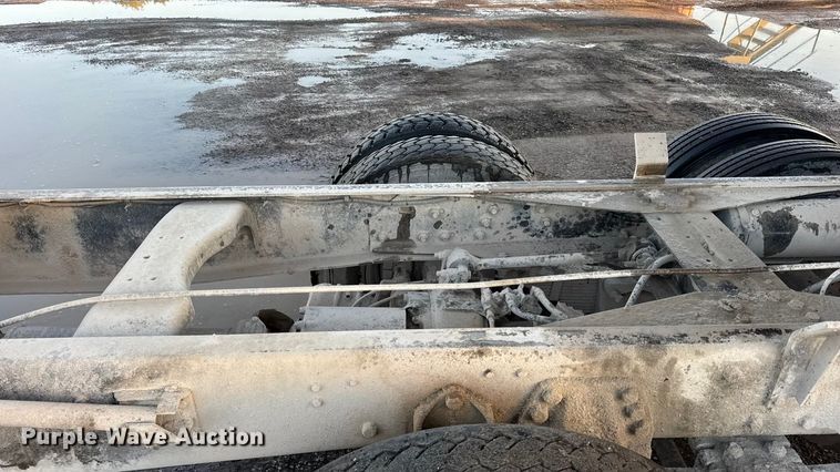 image for item DW6643 1990 Ford L9000 dump truck