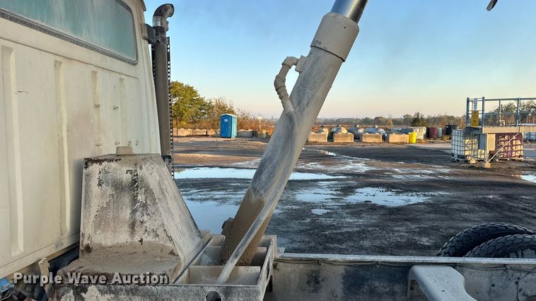 image for item DW6643 1990 Ford L9000 dump truck