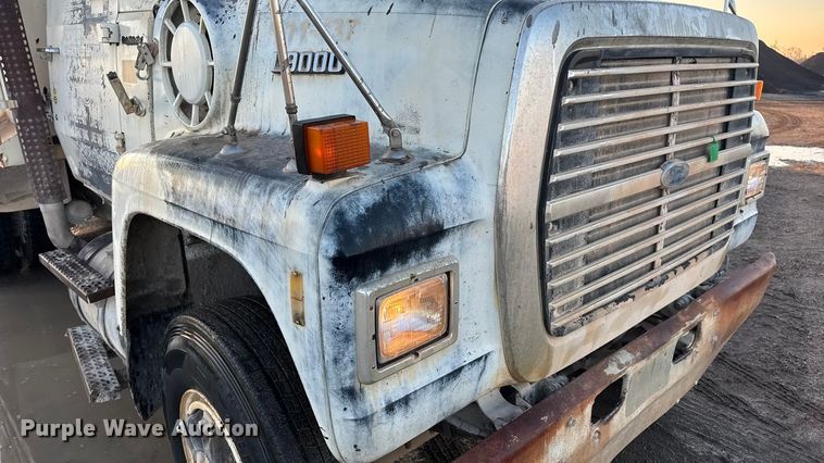 image for item DW6643 1990 Ford L9000 dump truck