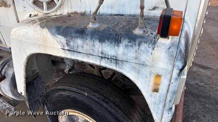 image for item DW6643 1990 Ford L9000 dump truck