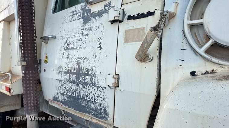 image for item DW6643 1990 Ford L9000 dump truck