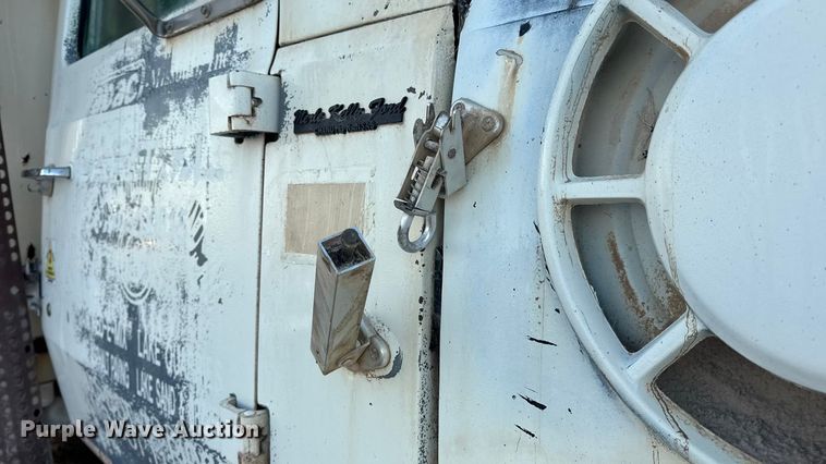 image for item DW6643 1990 Ford L9000 dump truck