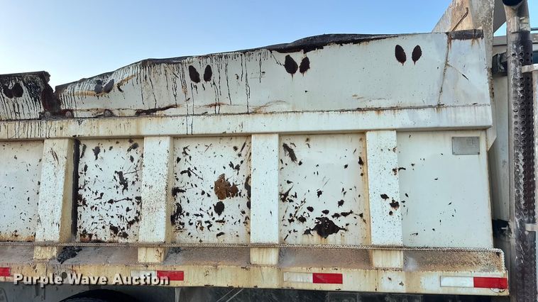 image for item DW6643 1990 Ford L9000 dump truck