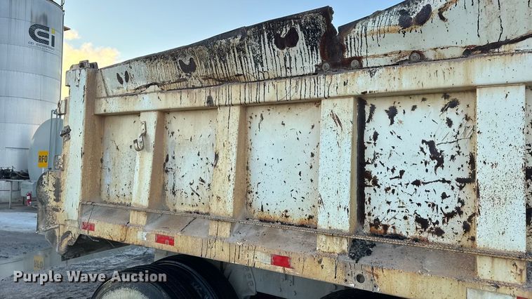 image for item DW6643 1990 Ford L9000 dump truck