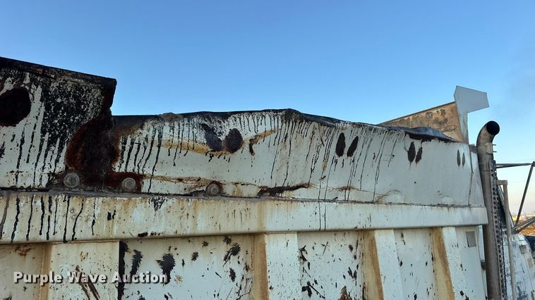 image for item DW6643 1990 Ford L9000 dump truck