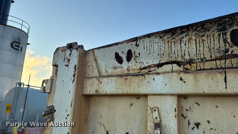 image for item DW6643 1990 Ford L9000 dump truck