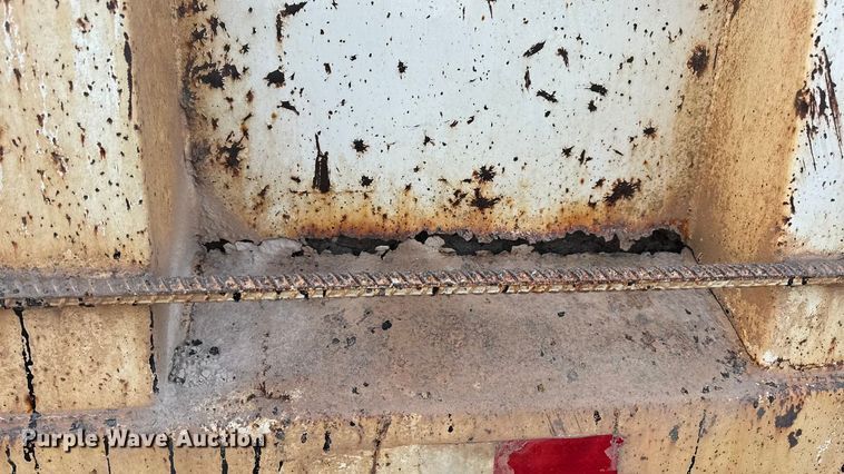 image for item DW6643 1990 Ford L9000 dump truck