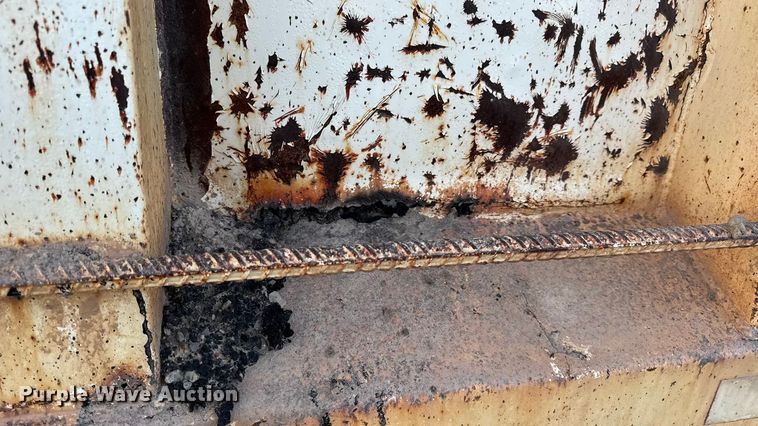 image for item DW6643 1990 Ford L9000 dump truck