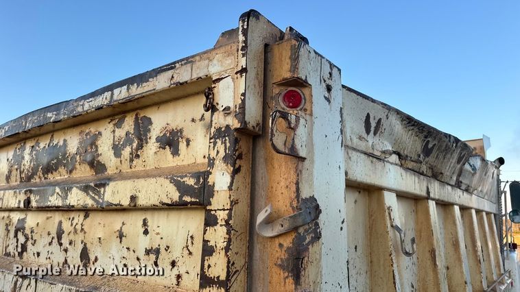 image for item DW6643 1990 Ford L9000 dump truck