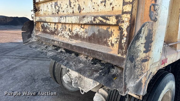 image for item DW6643 1990 Ford L9000 dump truck