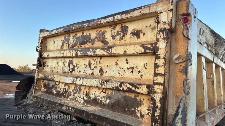 image for item DW6643 1990 Ford L9000 dump truck