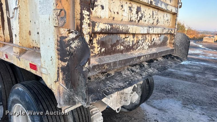 image for item DW6643 1990 Ford L9000 dump truck