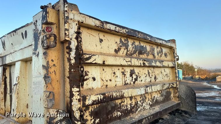 image for item DW6643 1990 Ford L9000 dump truck