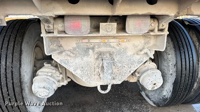 image for item DW6643 1990 Ford L9000 dump truck