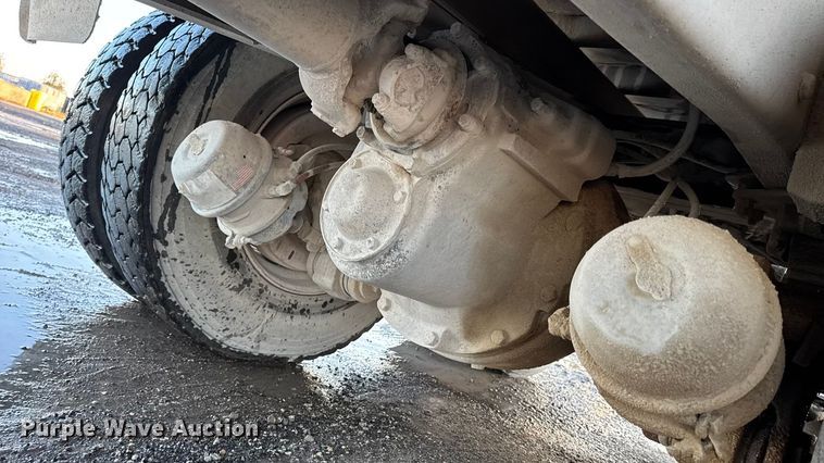 image for item DW6643 1990 Ford L9000 dump truck