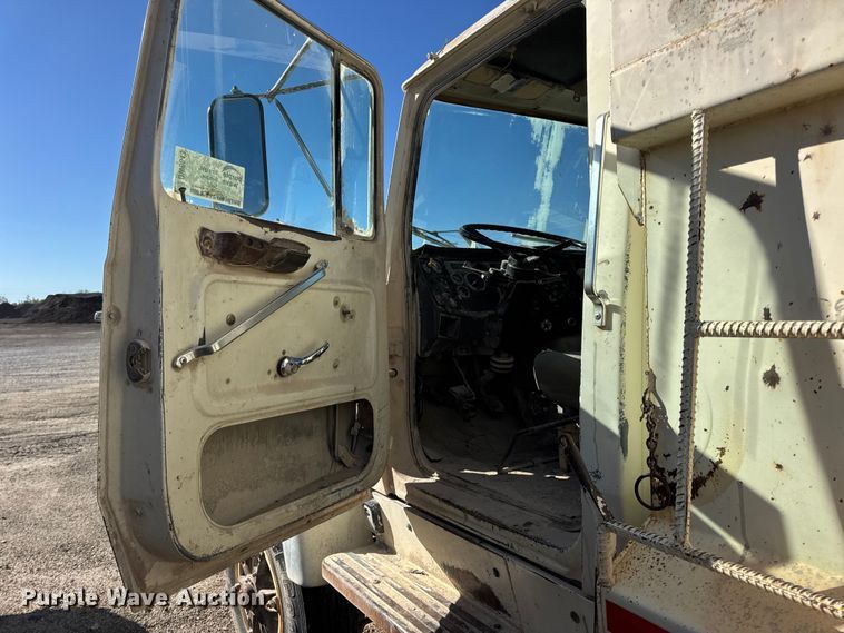 image for item DW6643 1990 Ford L9000 dump truck