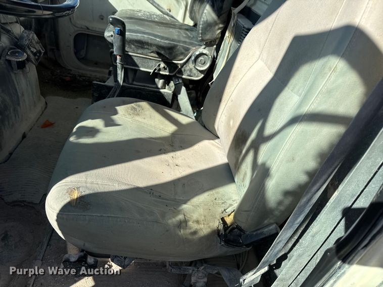 image for item DW6643 1990 Ford L9000 dump truck