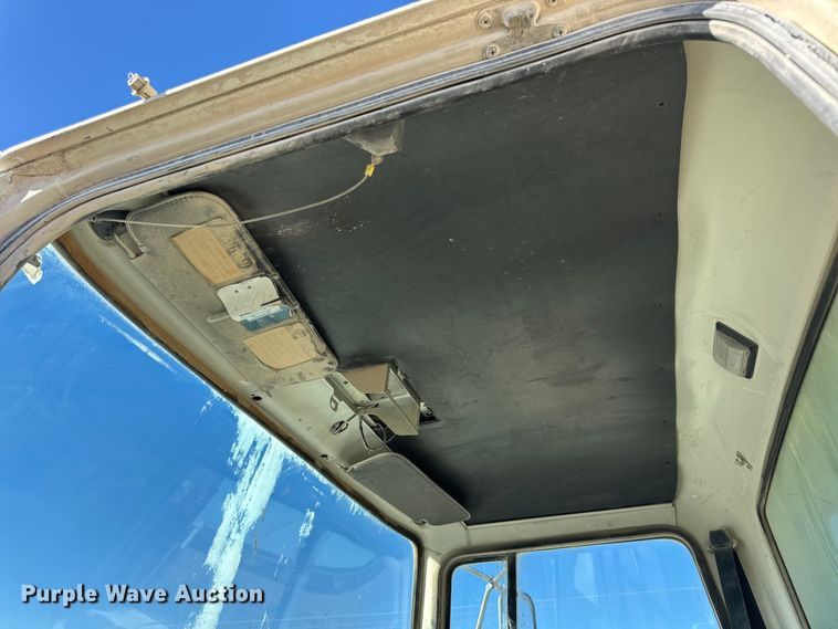 image for item DW6643 1990 Ford L9000 dump truck