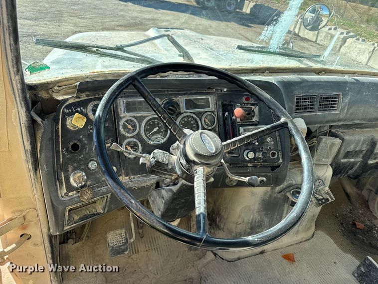 image for item DW6643 1990 Ford L9000 dump truck