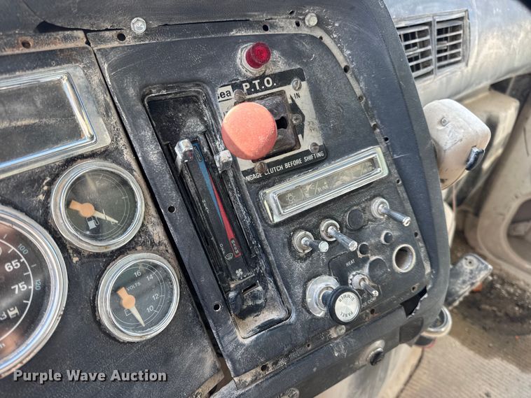 image for item DW6643 1990 Ford L9000 dump truck