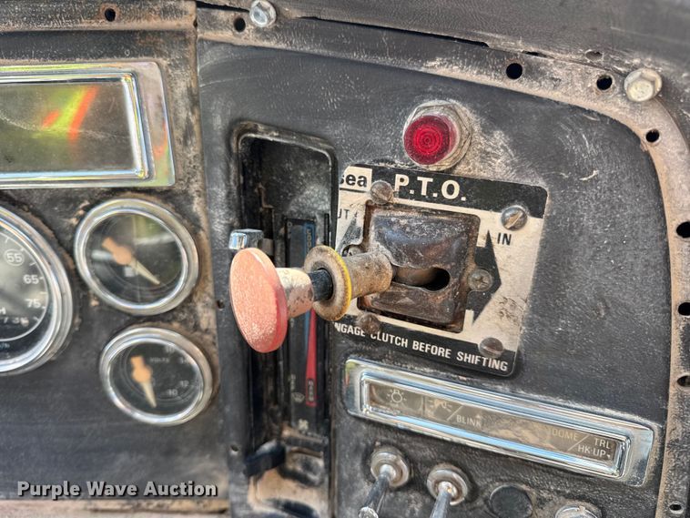 image for item DW6643 1990 Ford L9000 dump truck