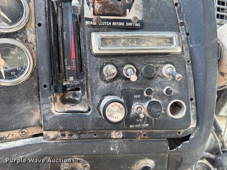 image for item DW6643 1990 Ford L9000 dump truck