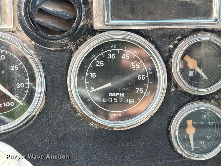 image for item DW6643 1990 Ford L9000 dump truck