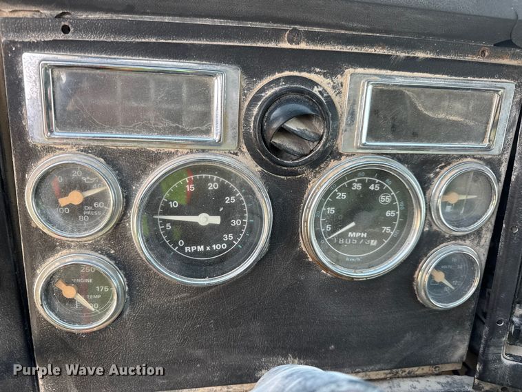 image for item DW6643 1990 Ford L9000 dump truck