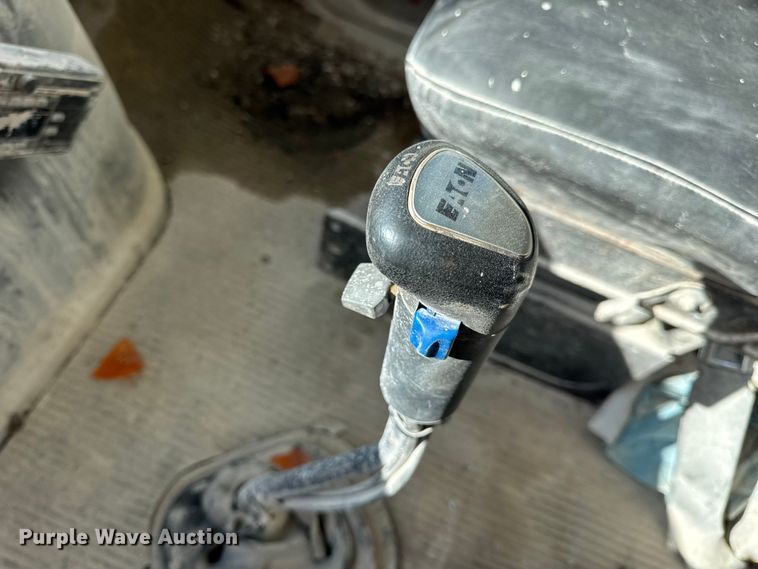 image for item DW6643 1990 Ford L9000 dump truck