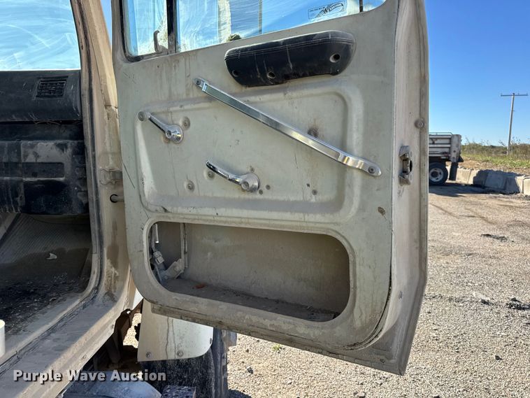 image for item DW6643 1990 Ford L9000 dump truck