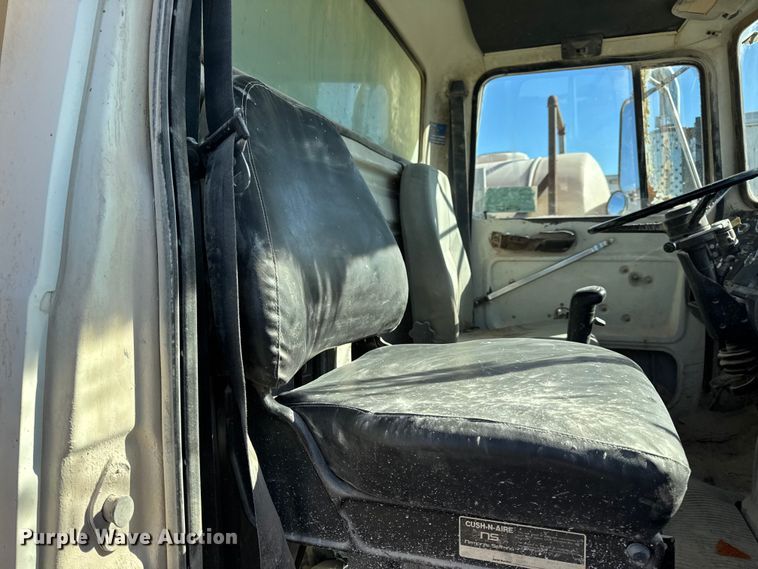 image for item DW6643 1990 Ford L9000 dump truck