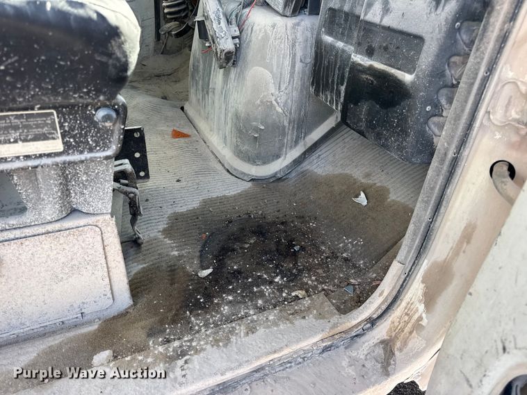 image for item DW6643 1990 Ford L9000 dump truck