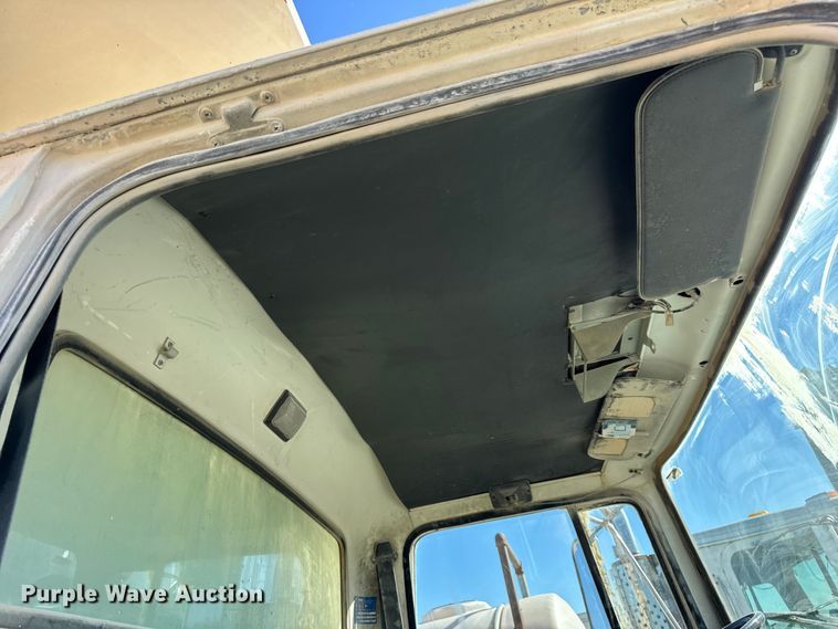 image for item DW6643 1990 Ford L9000 dump truck