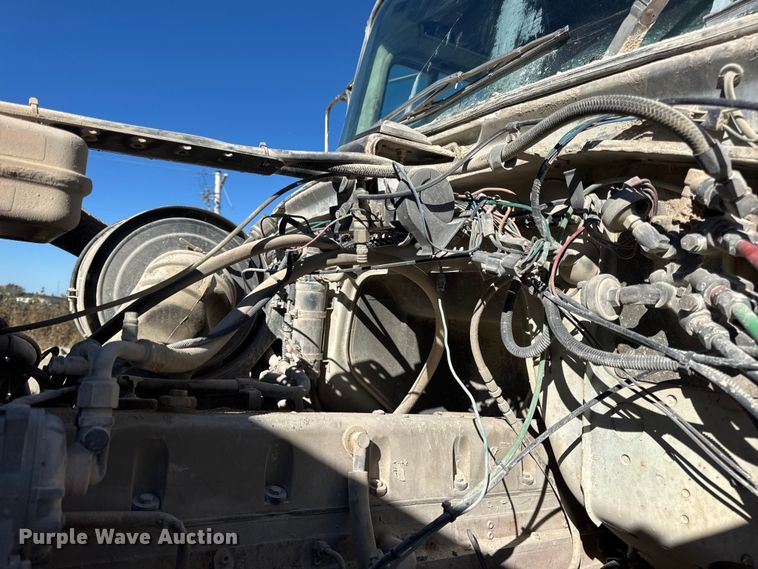 image for item DW6643 1990 Ford L9000 dump truck