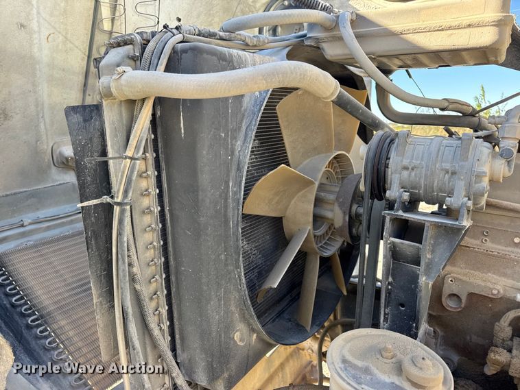 image for item DW6643 1990 Ford L9000 dump truck