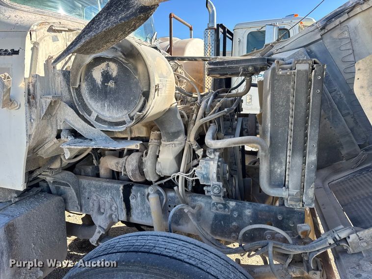 image for item DW6643 1990 Ford L9000 dump truck