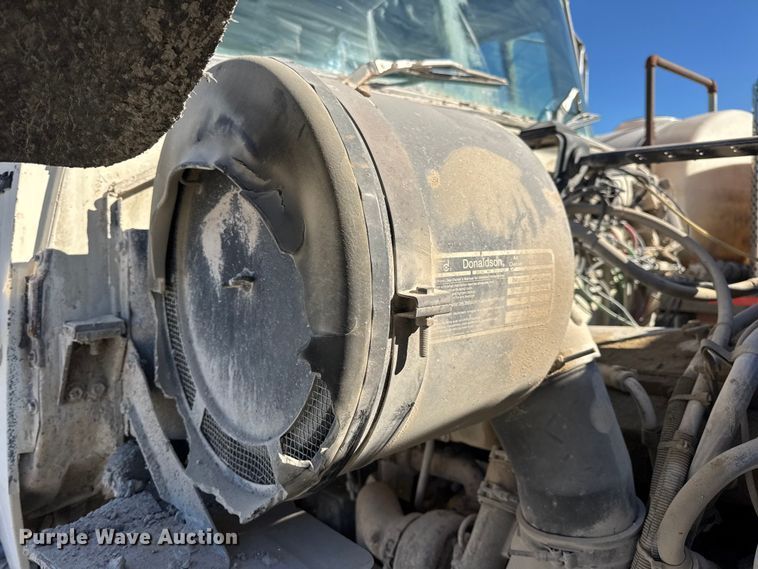 image for item DW6643 1990 Ford L9000 dump truck