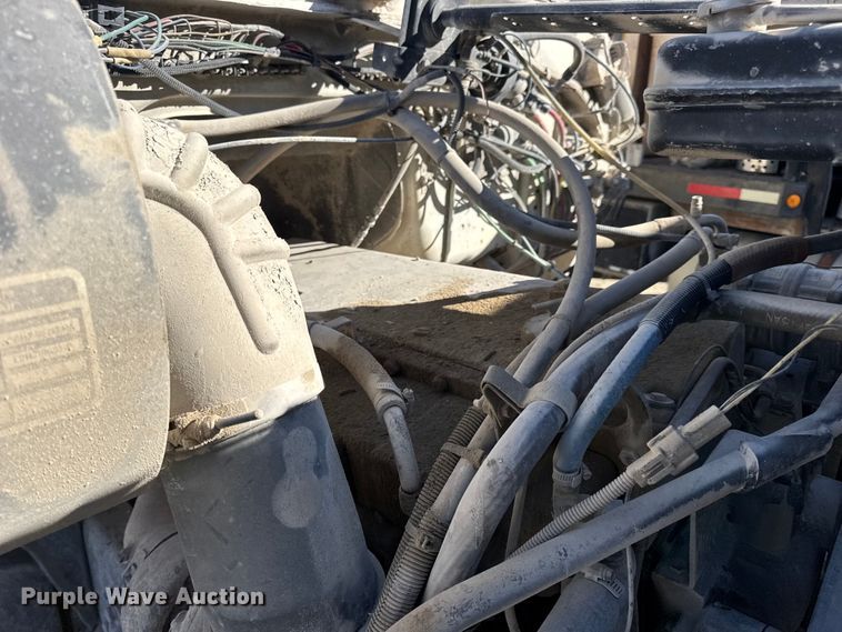 image for item DW6643 1990 Ford L9000 dump truck