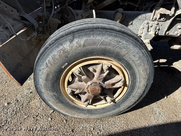 image for item DW6643 1990 Ford L9000 dump truck