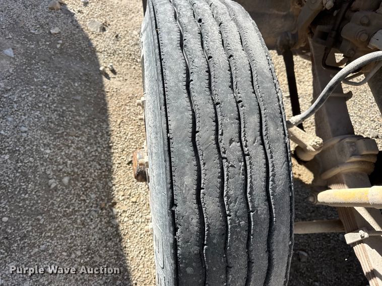 image for item DW6643 1990 Ford L9000 dump truck