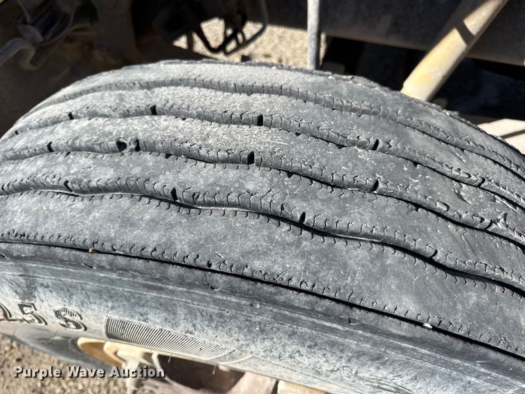 image for item DW6643 1990 Ford L9000 dump truck