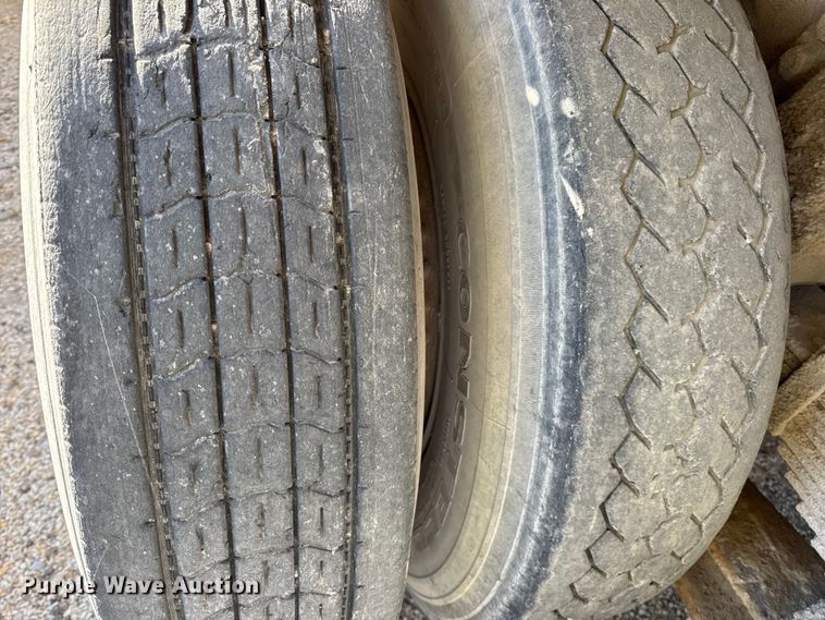 image for item DW6643 1990 Ford L9000 dump truck