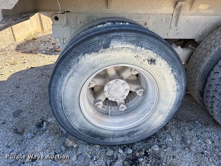 image for item DW6643 1990 Ford L9000 dump truck