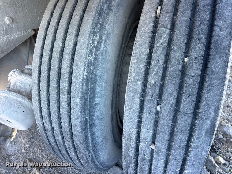 image for item DW6643 1990 Ford L9000 dump truck