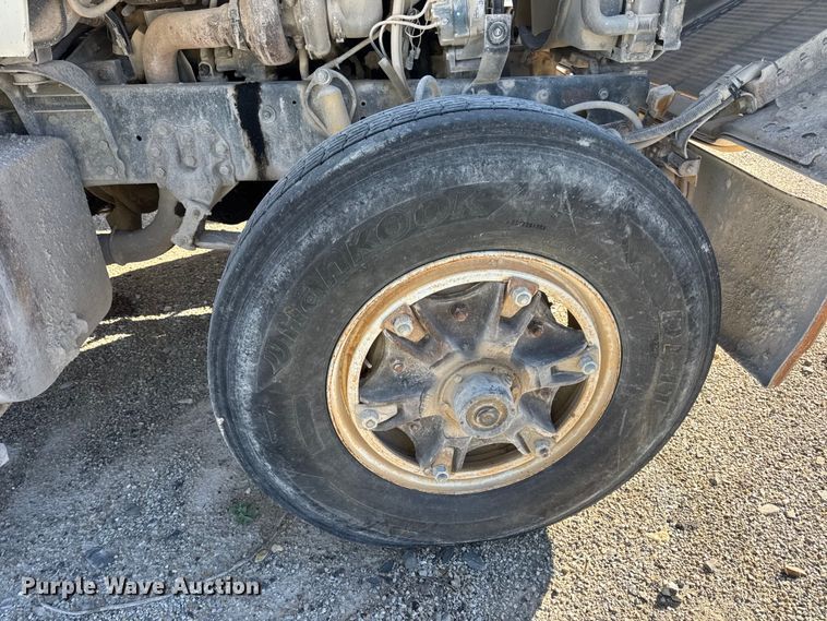 image for item DW6643 1990 Ford L9000 dump truck