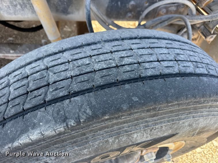 image for item DW6643 1990 Ford L9000 dump truck