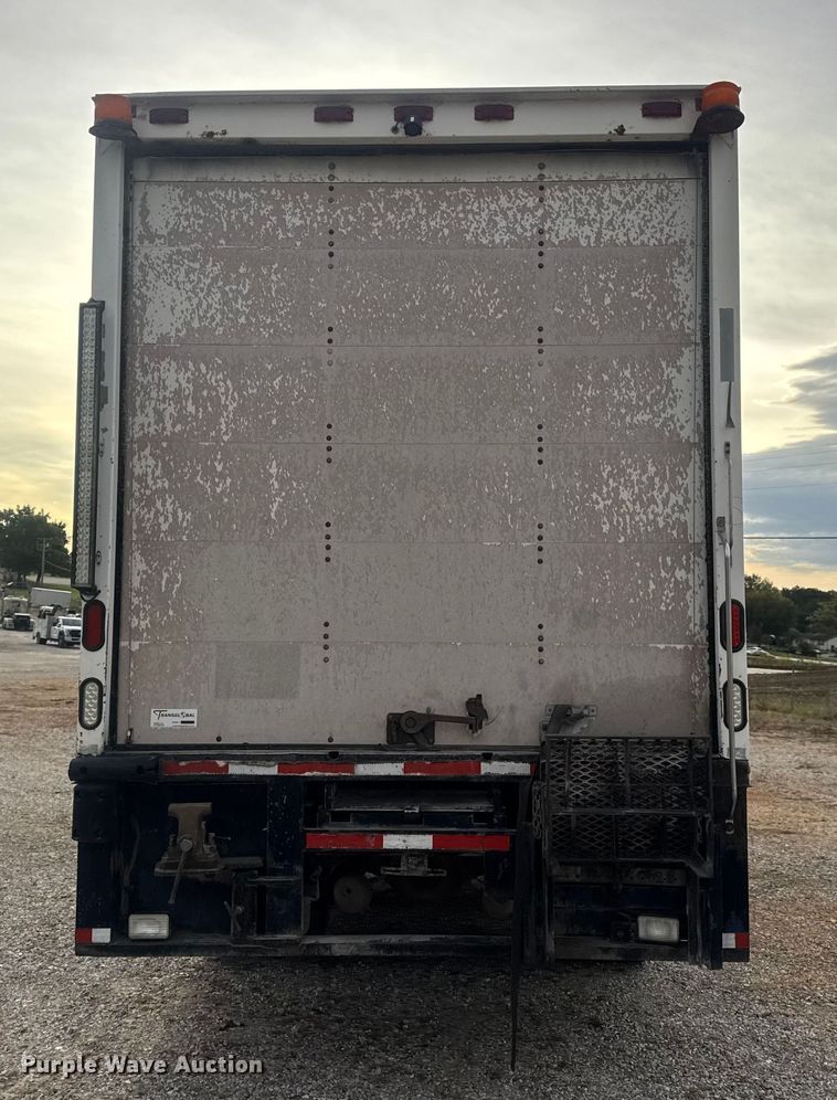 image for item DW6647 1992 International 8200 fuel / lube truck